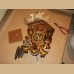 orologio a cucu  pitturato con cimasa con due fucili orologio con meccanismo meccanico con carion e suoneria cucu con 3 pesi epoca seconda meta 900